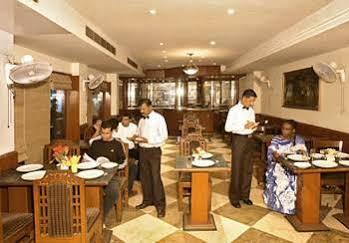 Raunak International Hotel 3*