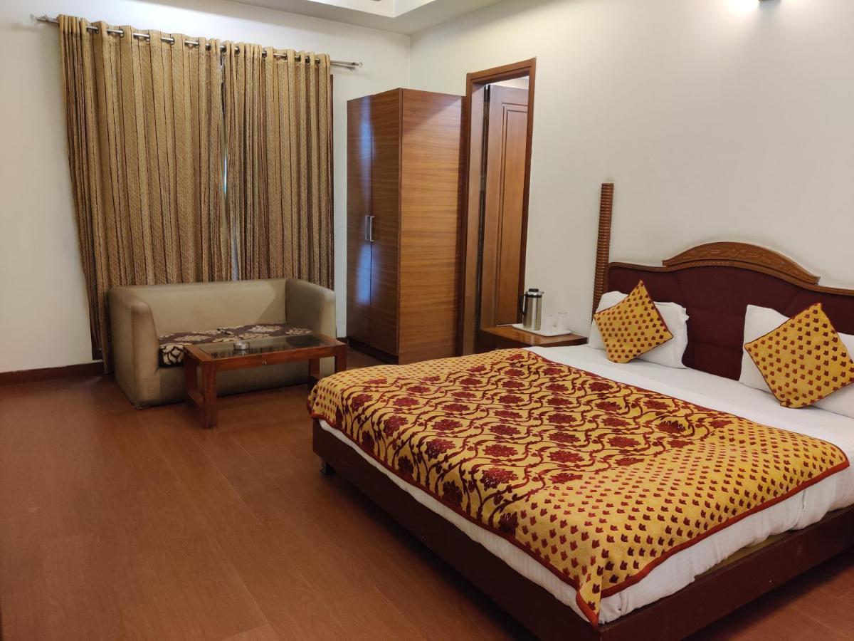 Hari's Court & Hotel New Delhi