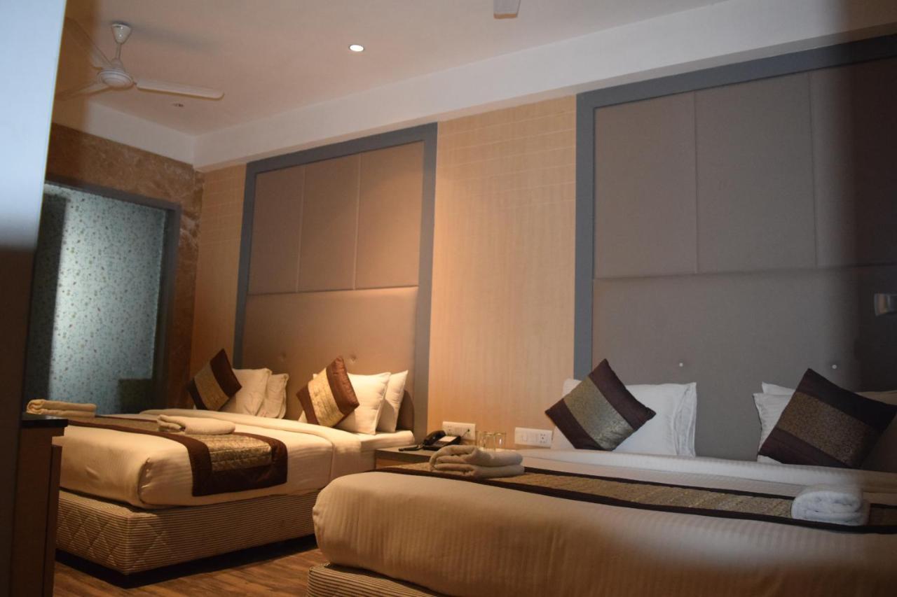 Hotel Superb 5 Mins Walk From Station