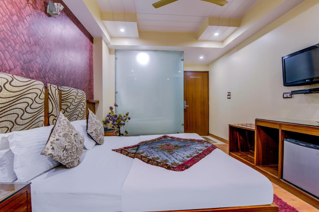Hotel Shivdev International, Near Railway Station 3*