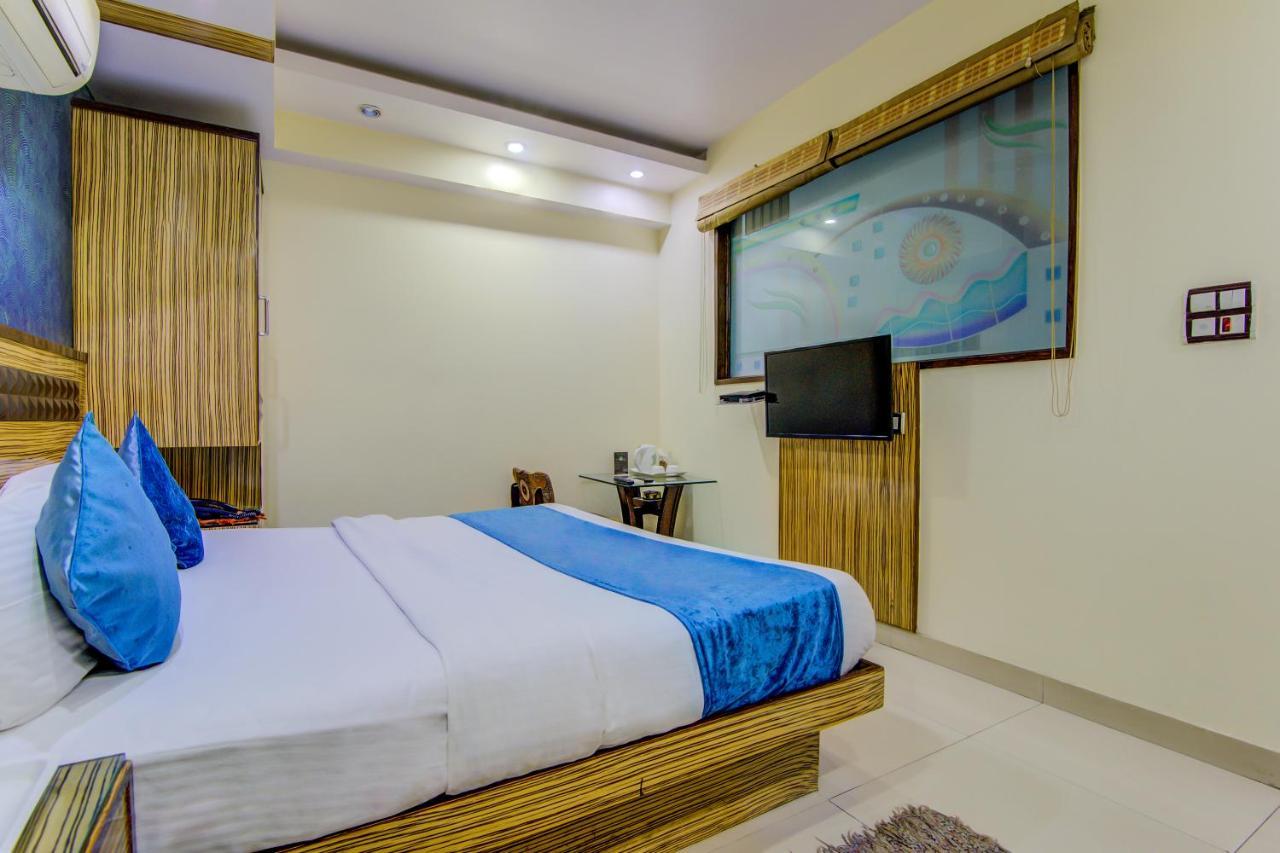 Shivdev International, Near Railway Station Hotel 3*