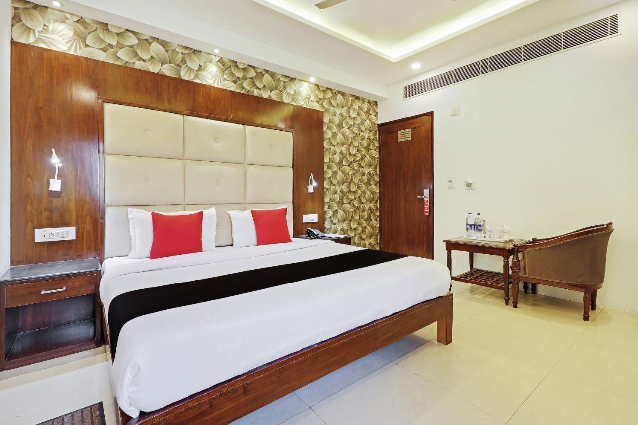 Capital O 2242 Yuvraj Deluxe Hotel