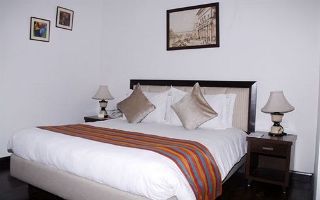 Lotus Airport Hotel, Hotel