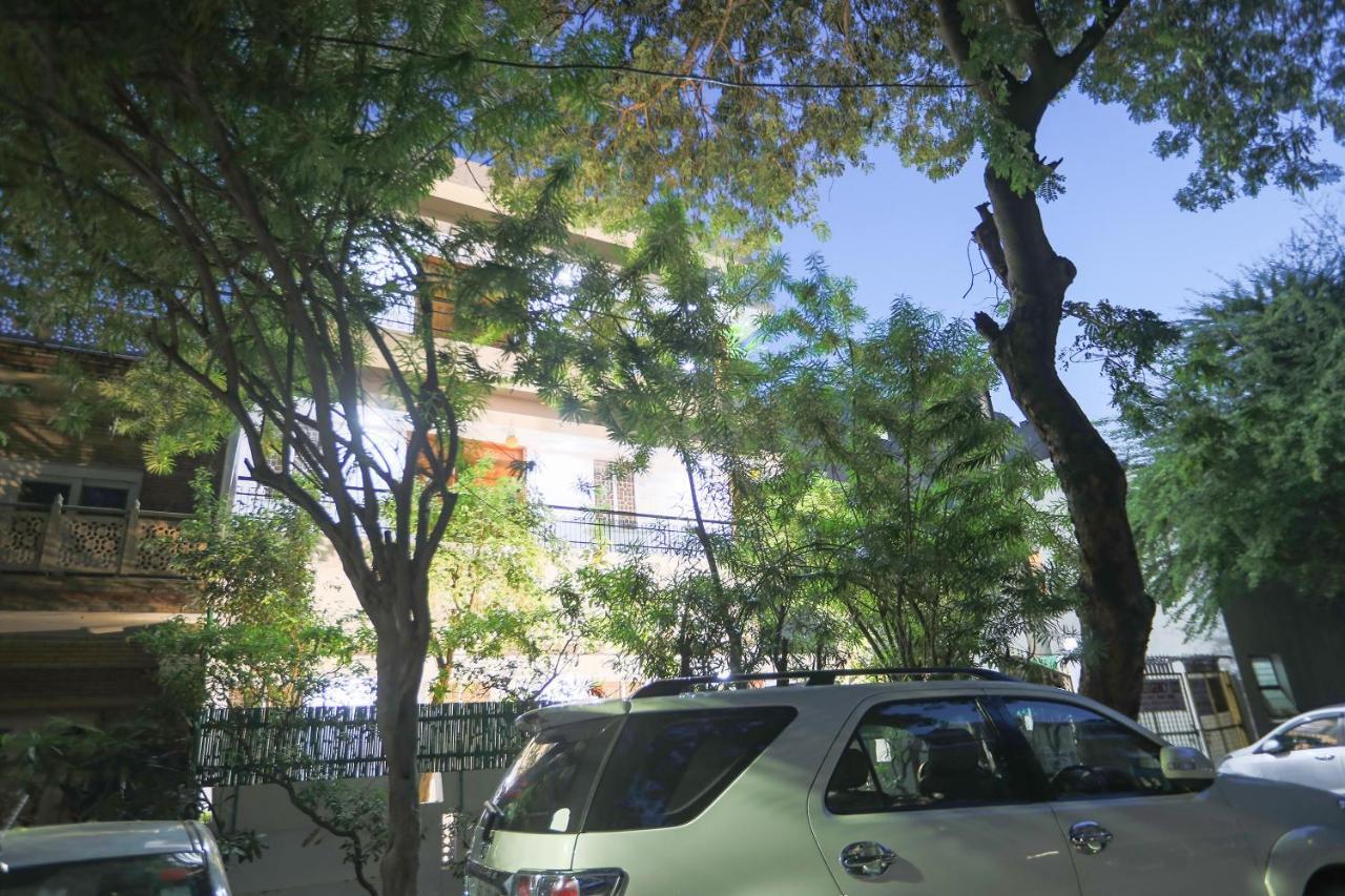 Hotel Oyo 62702 Golden New Delhi