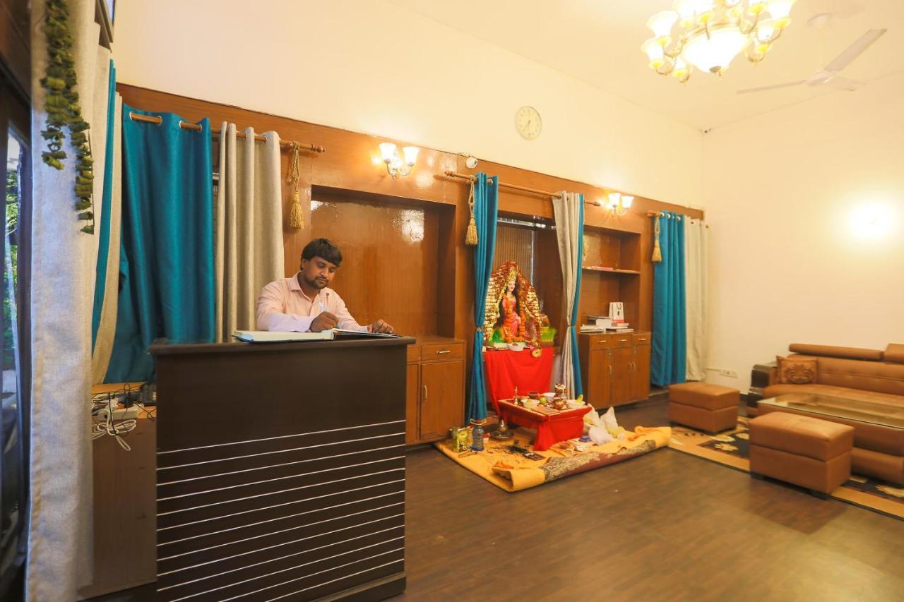Hotel Oyo 62702 Golden 3*
