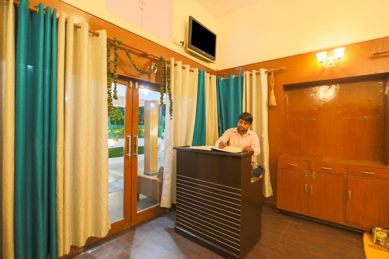Hotel Oyo 62702 Golden 3*
