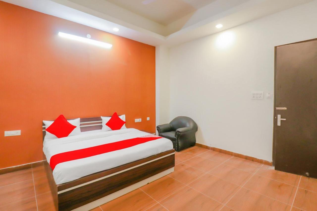 Hotel O Red Crown 3*
