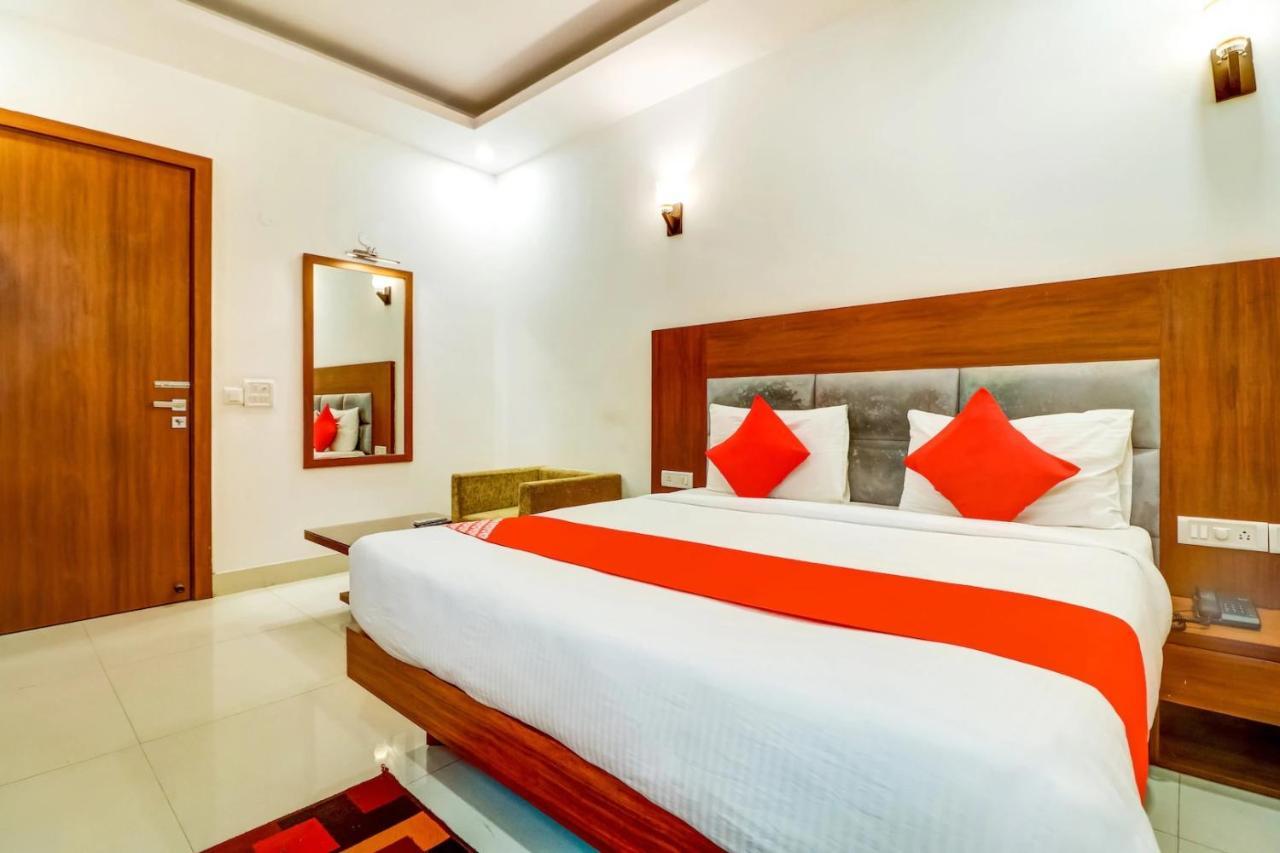 Airport View Hotel 3*