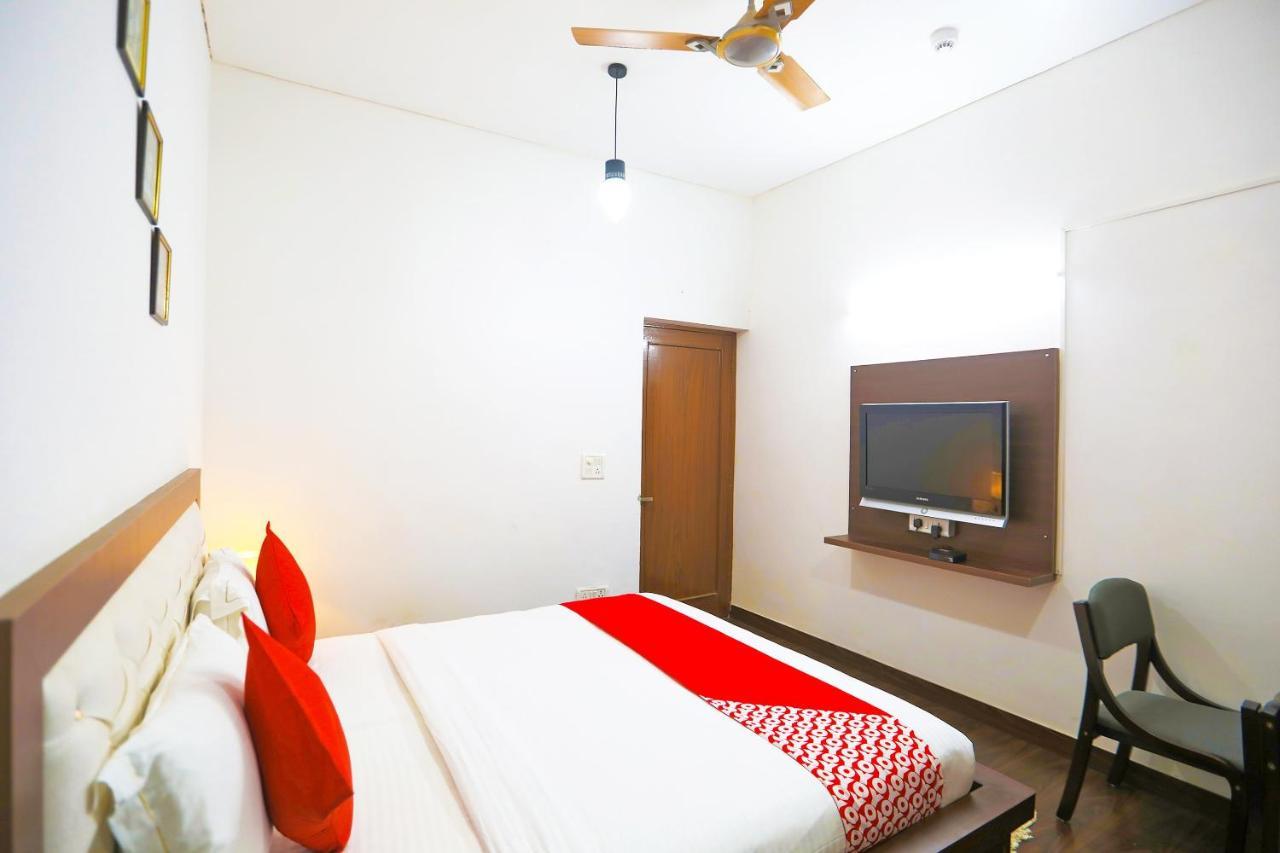 Oyo 62702 Golden Hotel