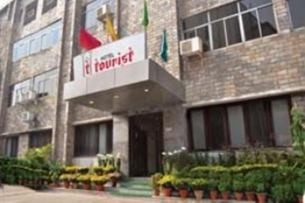 The Tourist - 1 Min From Railway Station Hotel New Delhi
