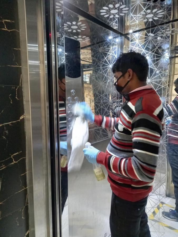 Airlift At Delhi Airport Hotel New Delhi
