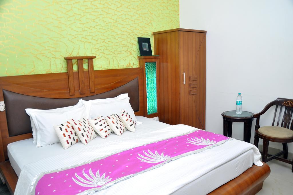Topaz Hotel 2*