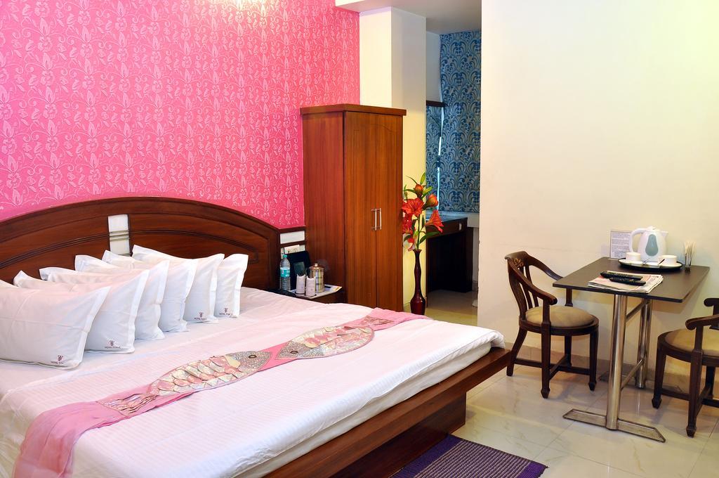 Topaz Hotel 2*