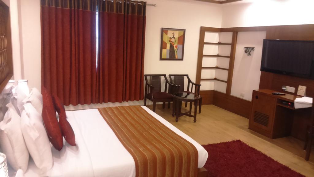 Anila Naraina Vihar 3*