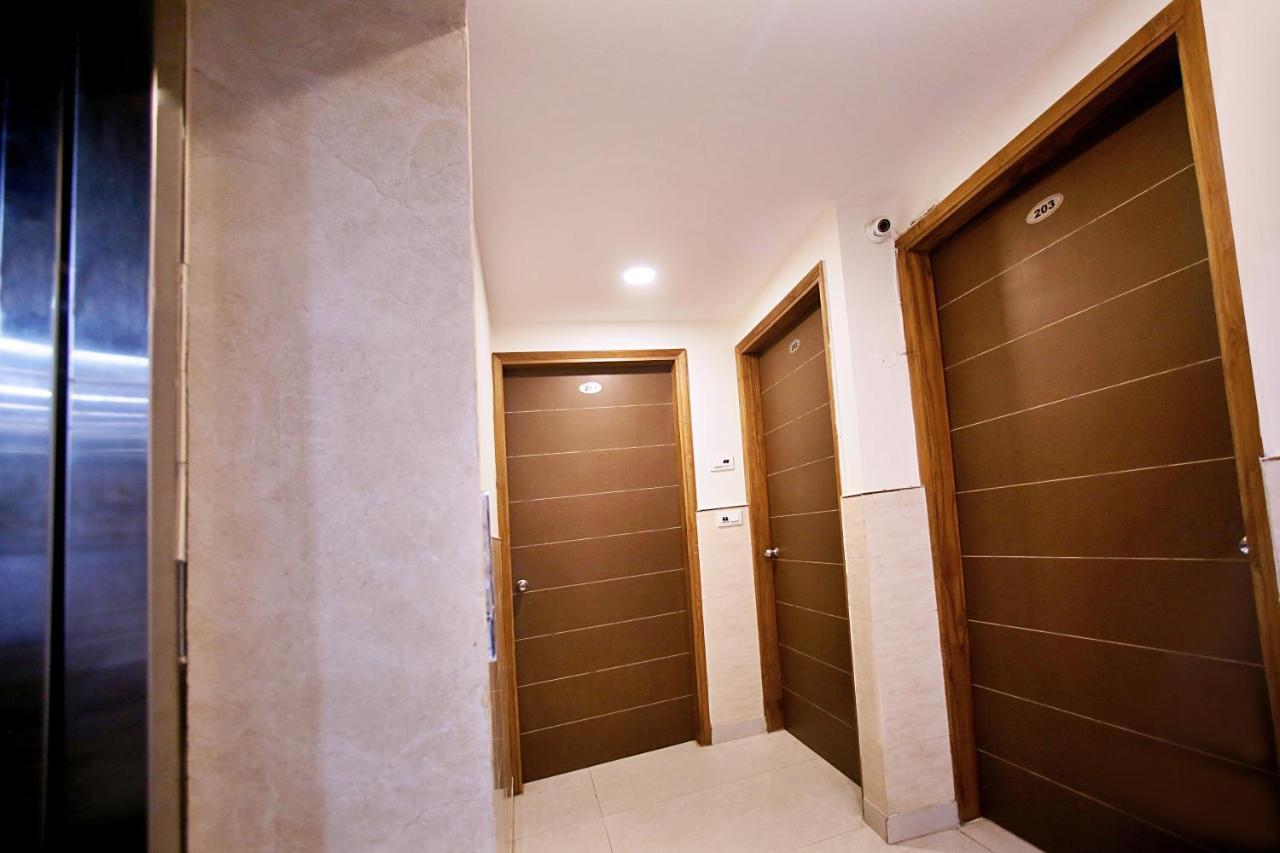 Srv Plaza Delhi Hotel