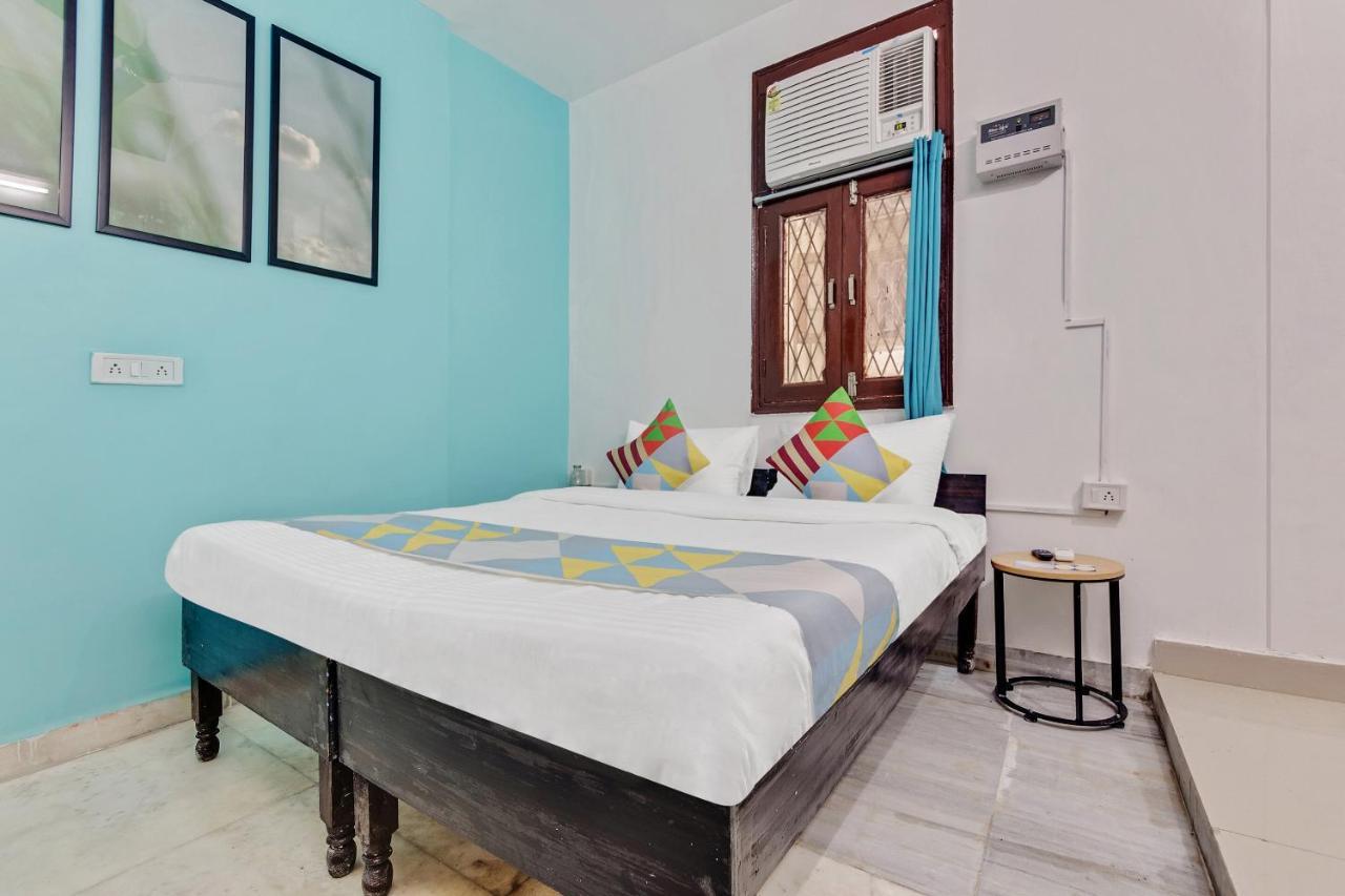 Oyo 78966 Cozy Stay Lajpat Nagar Near Metro Station 3*