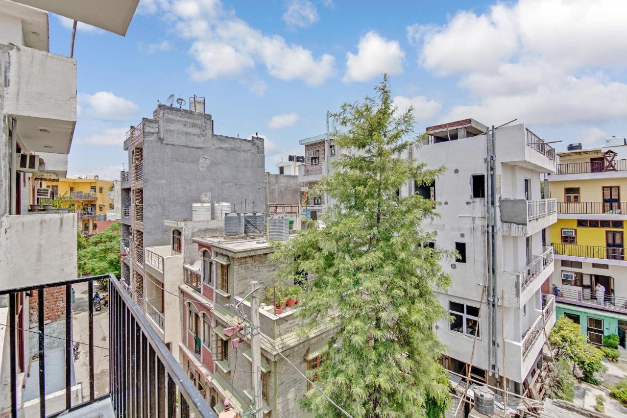 Oyo 78966 Cozy Stay Lajpat Nagar Near Metro Station 3*