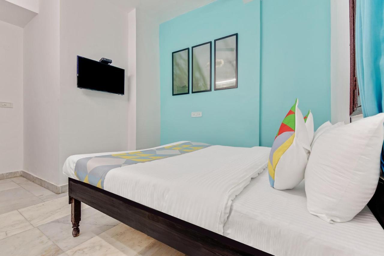 Oyo 78966 Cozy Stay Lajpat Nagar Near Metro Station 3*