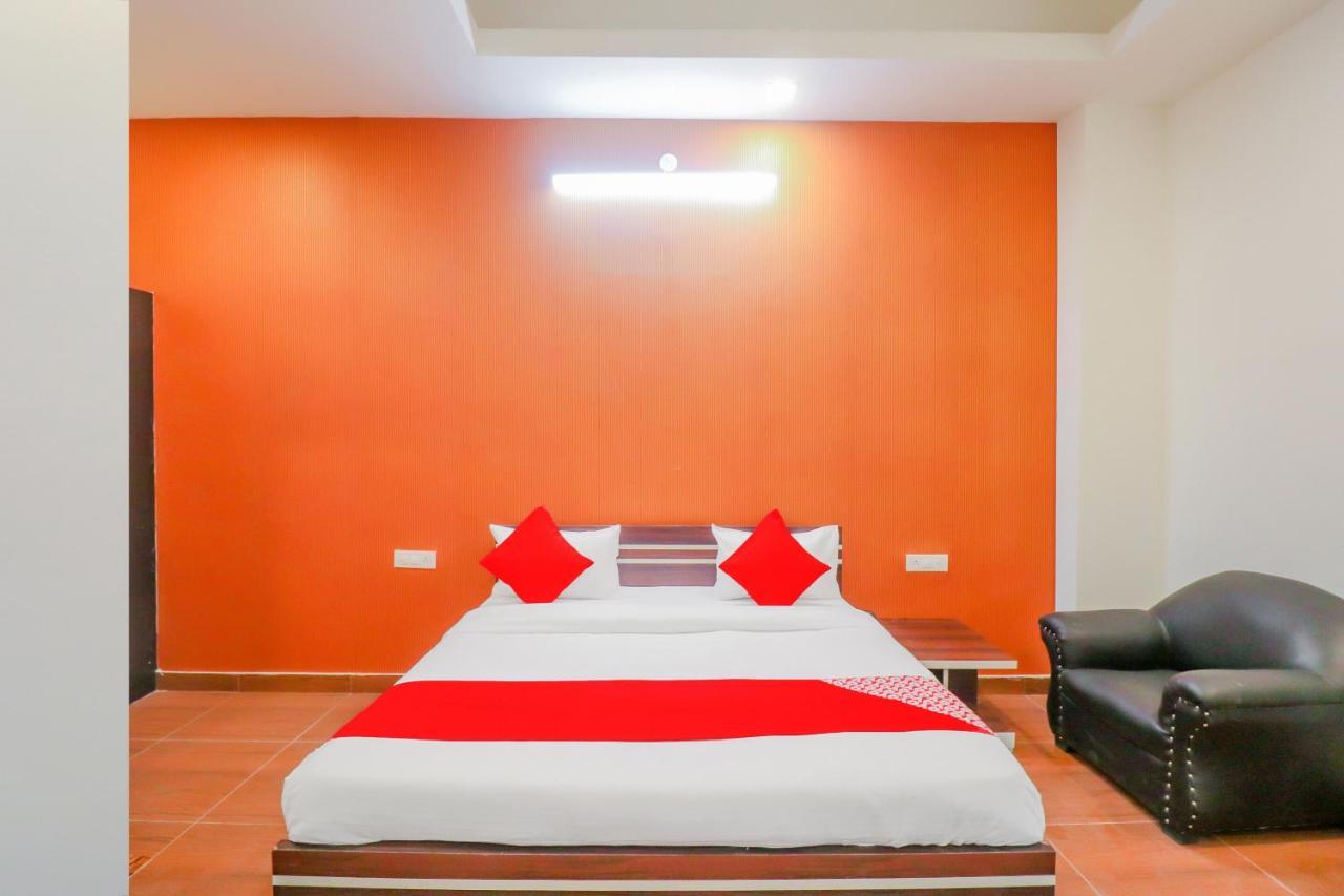 O Red Crown Hotel 3*