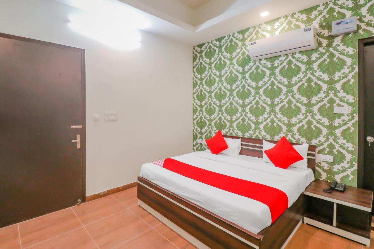 O Red Crown Hotel