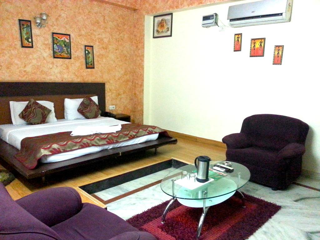 Mandakini Palace 3*