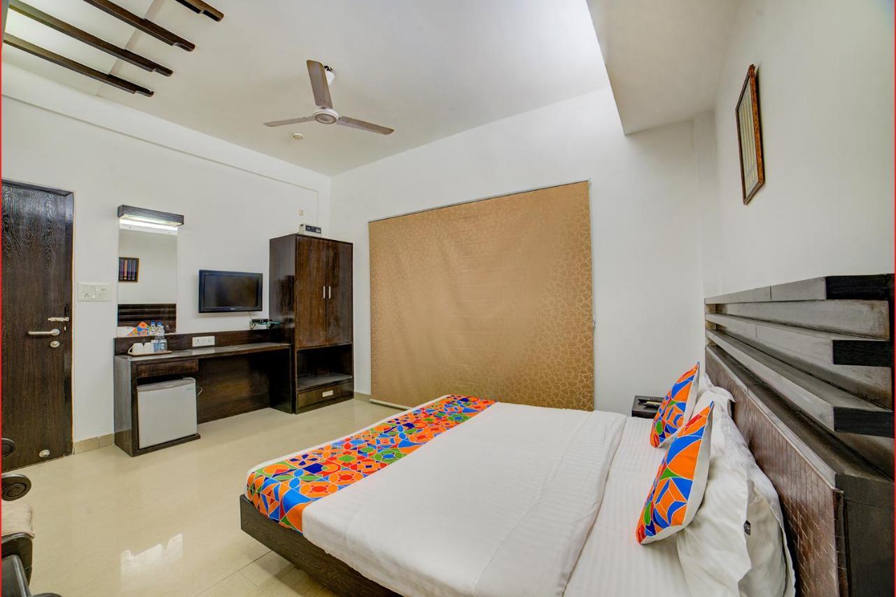 Fabhotel Exotica Greenpark 3*