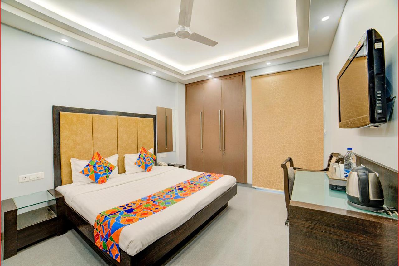 Hotel Fabhotel Exotica Greenpark 3*