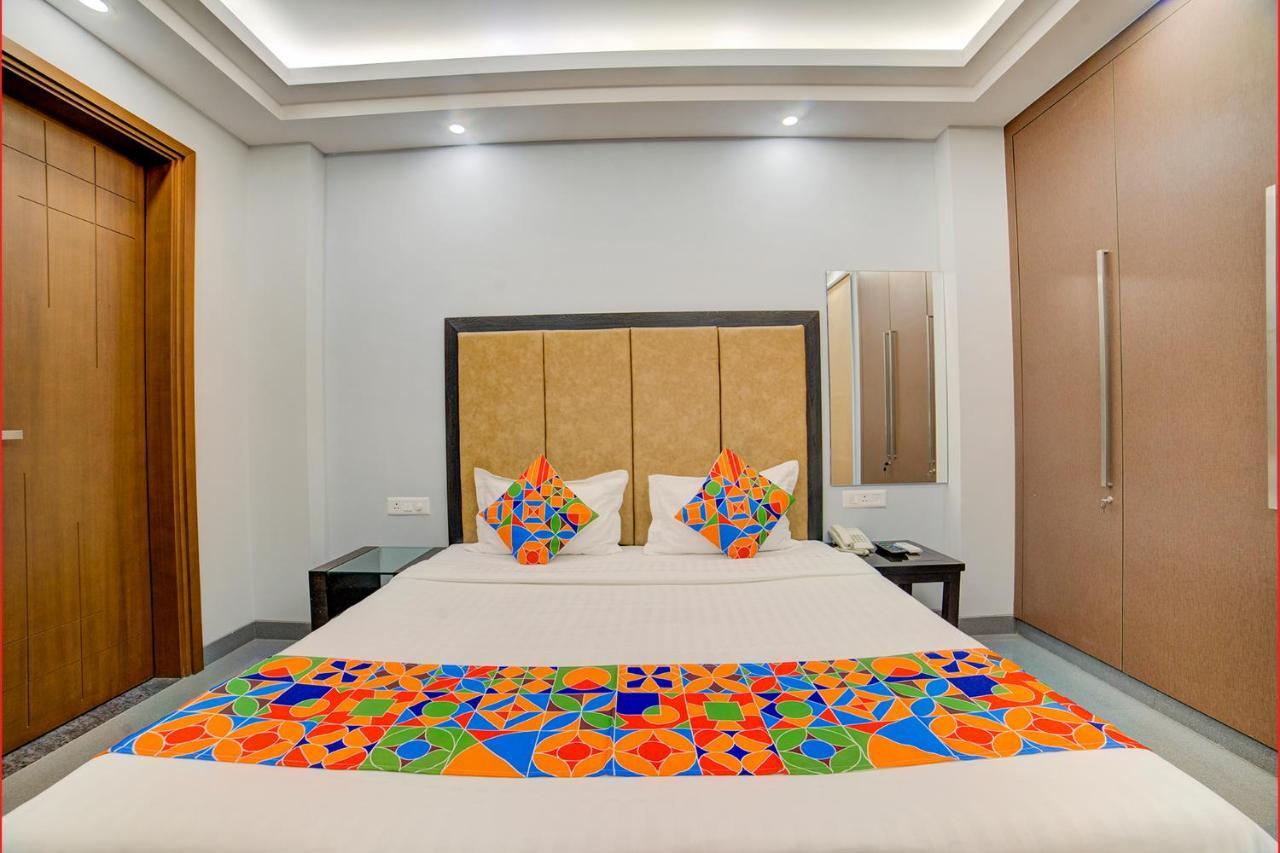 Fabhotel Exotica Greenpark 3*
