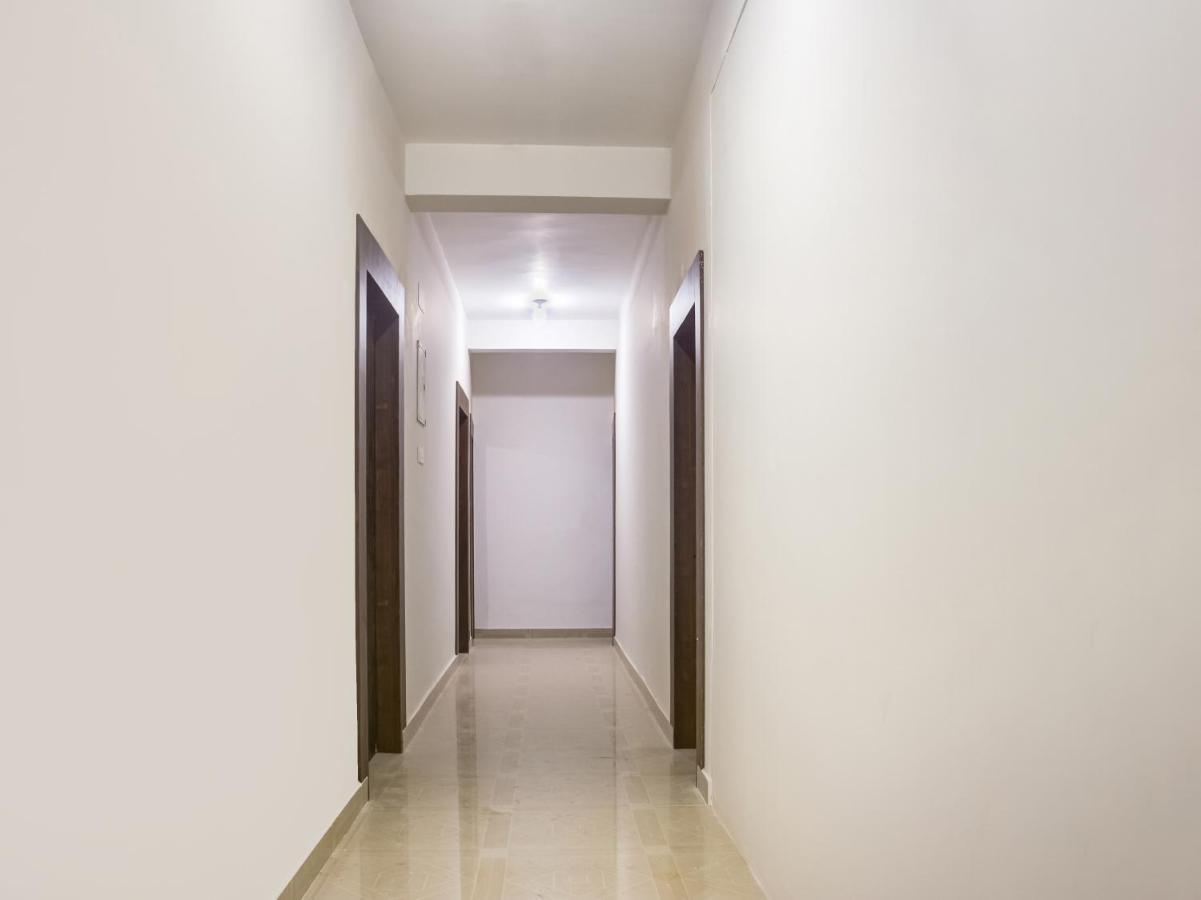 Hotel Oyo 75948 Tushar Continental New Delhi