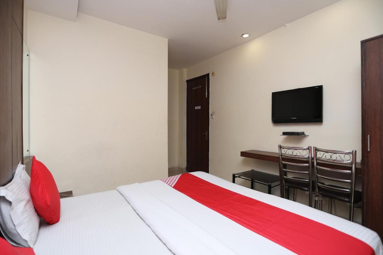 Oyo 2373 D Hotel New Delhi