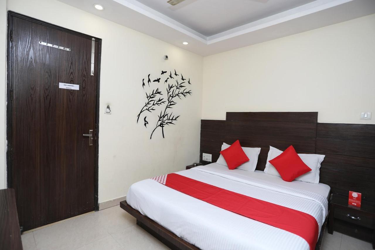 Oyo 2373 D Hotel 3*