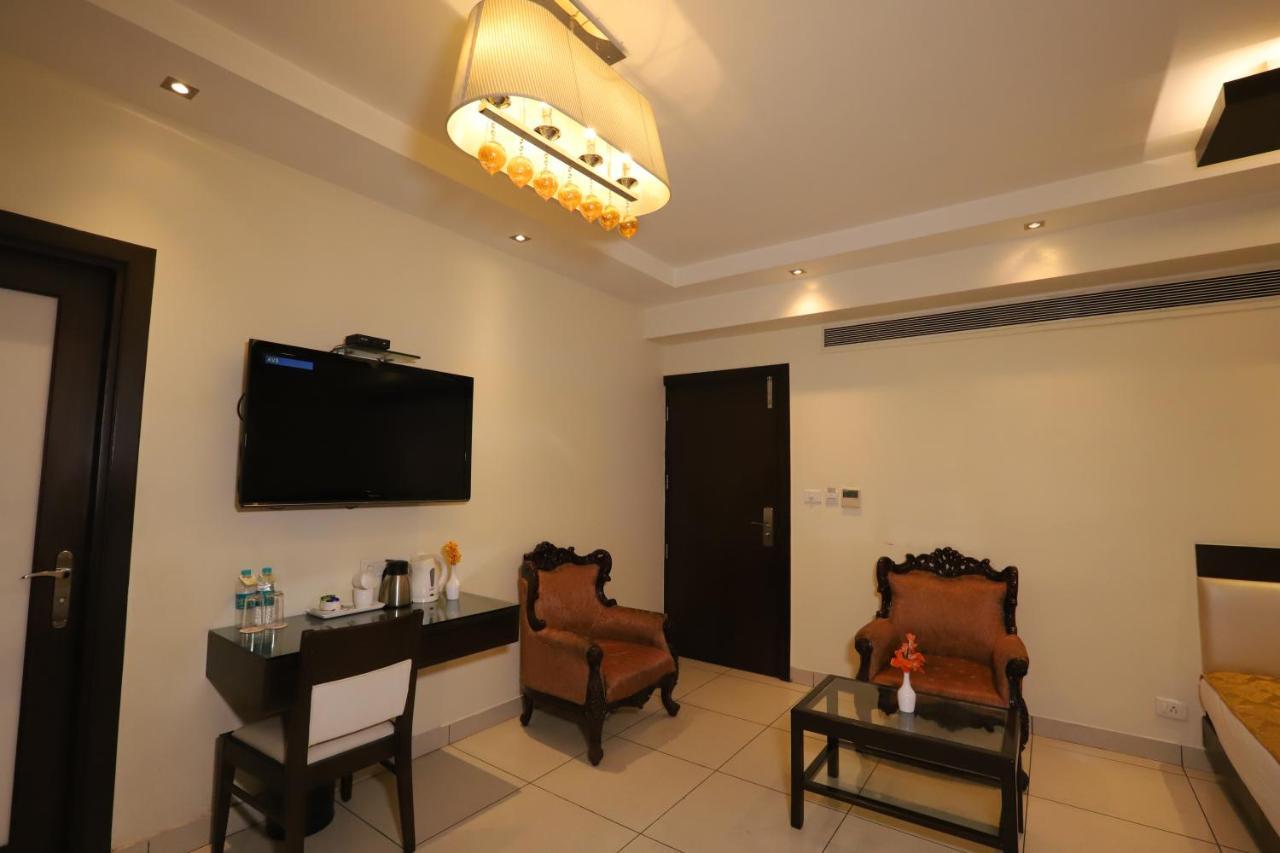 Amrapali Grand Hotel 4*