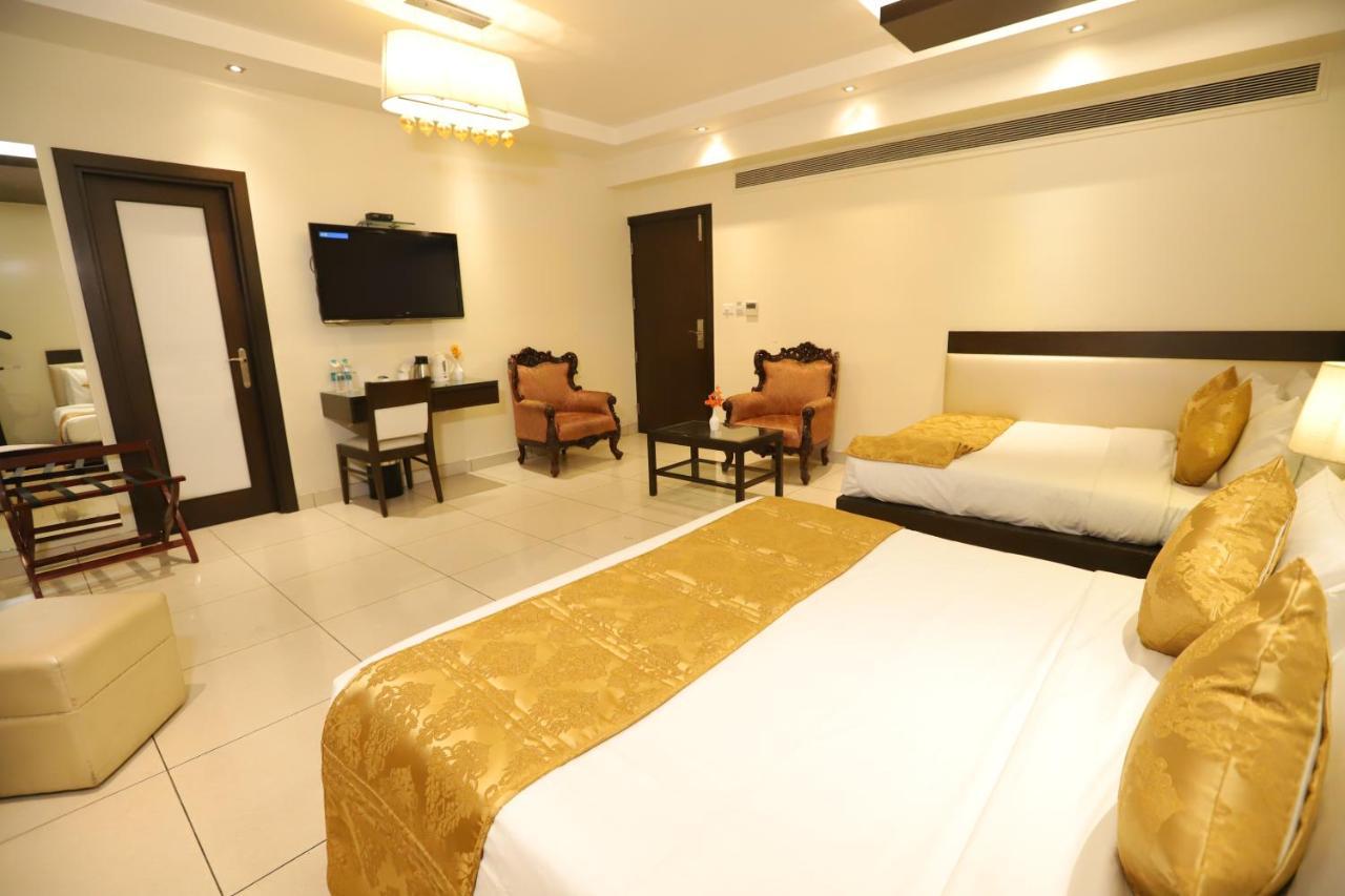 Amrapali Grand Hotel 4*