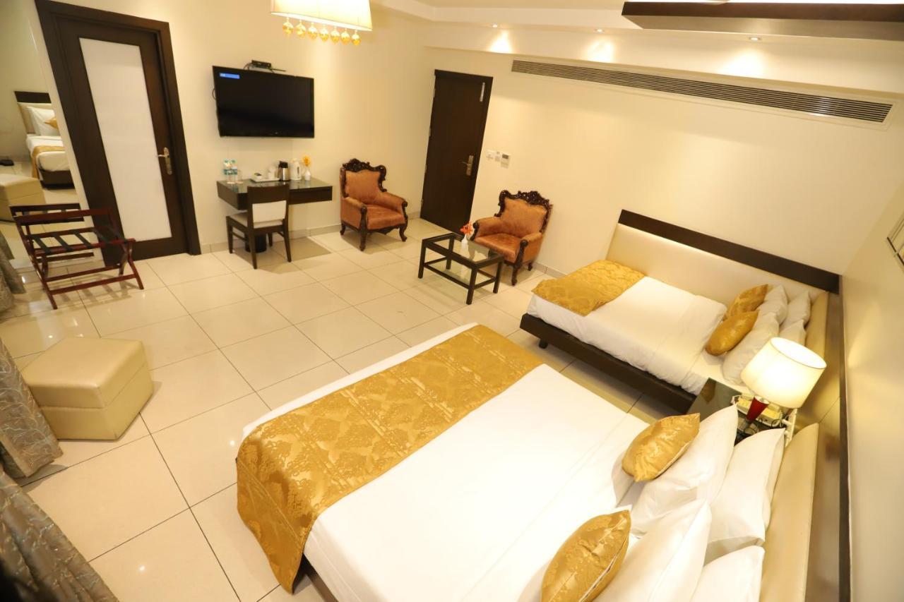 Amrapali Grand Hotel