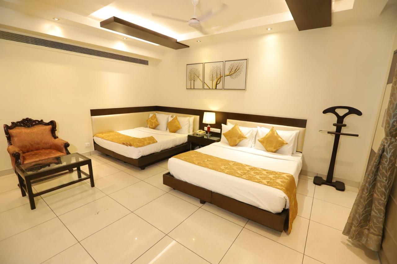 Amrapali Grand Hotel 4*