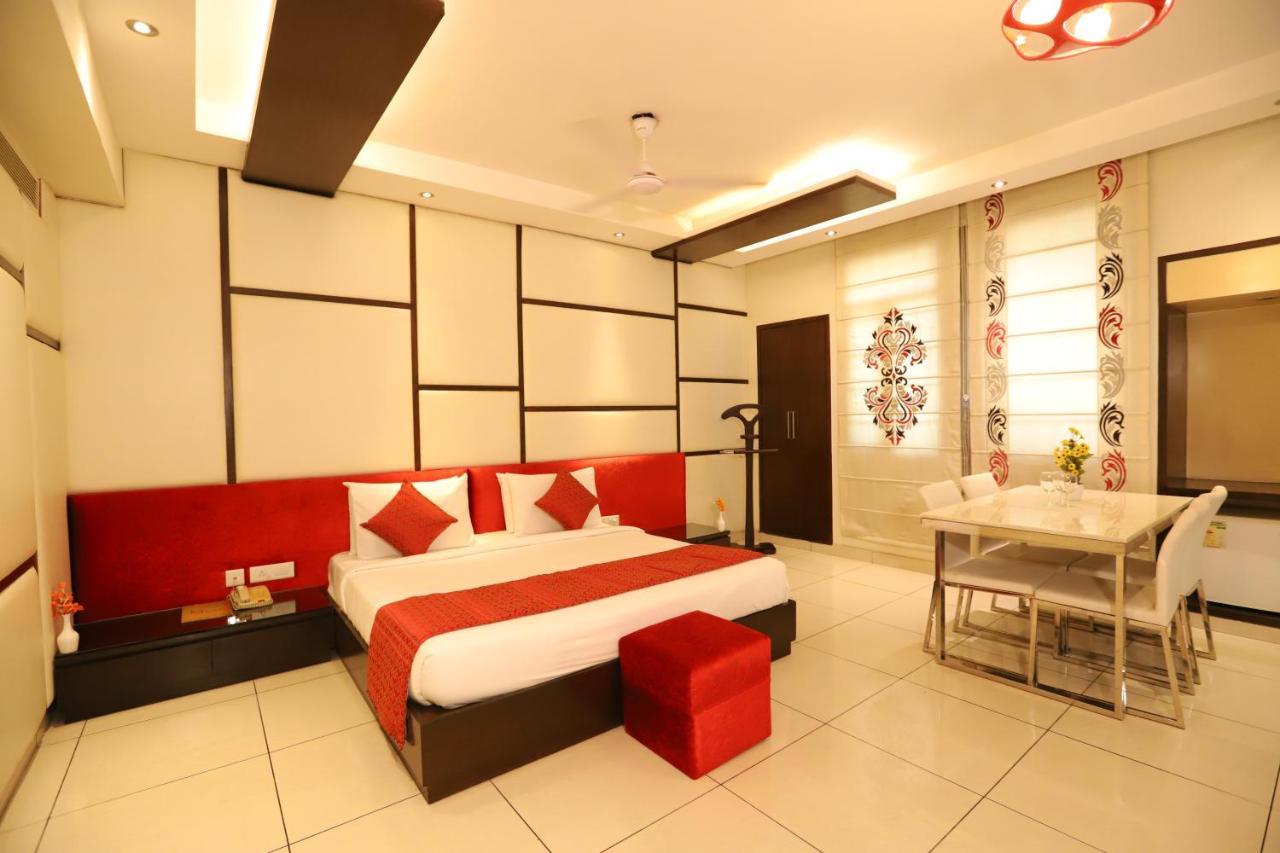Amrapali Grand Hotel