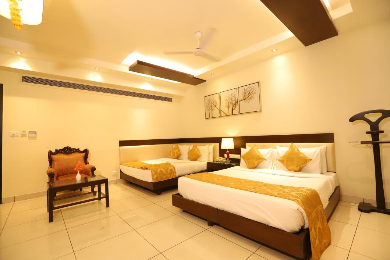 Amrapali Grand Hotel