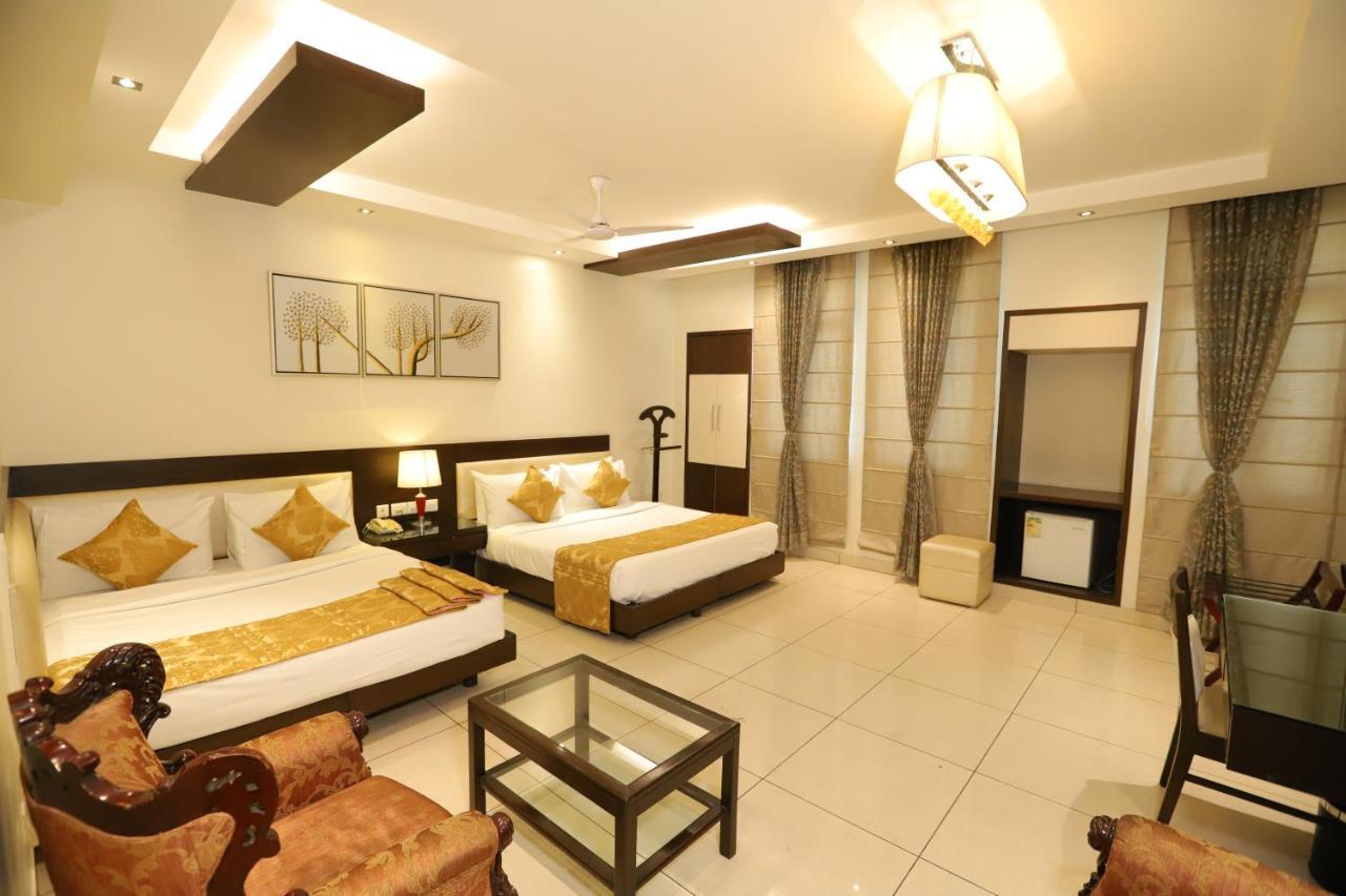 Amrapali Grand Hotel 4*