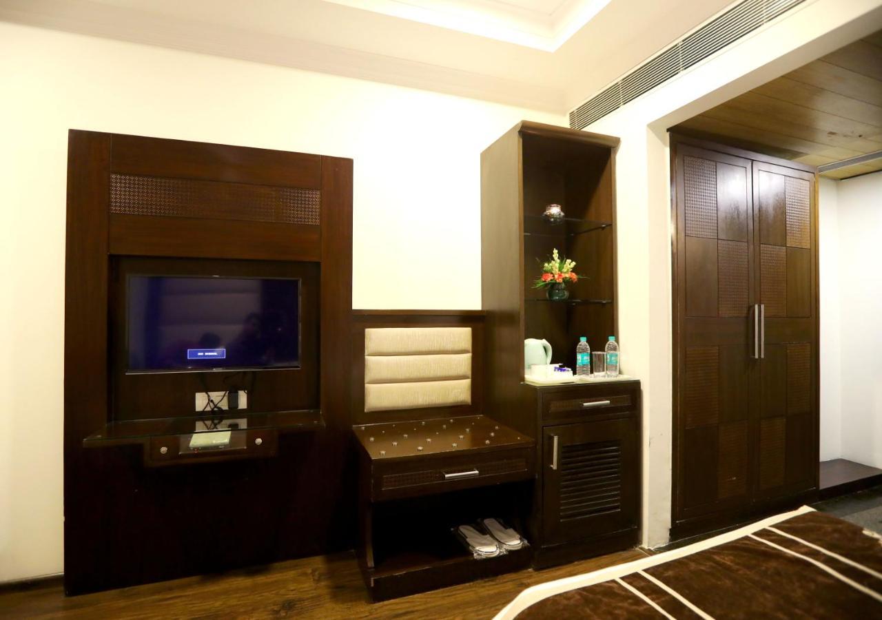 Pitrashish Pride Igi Intl Airport 4*