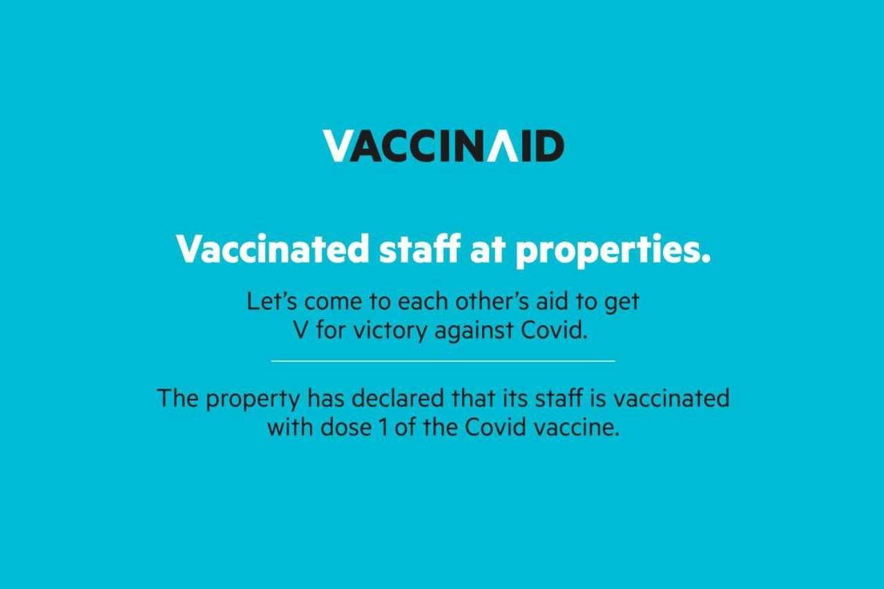 Vaccinated Staff- Oyo 35385 Signature Palace 3*