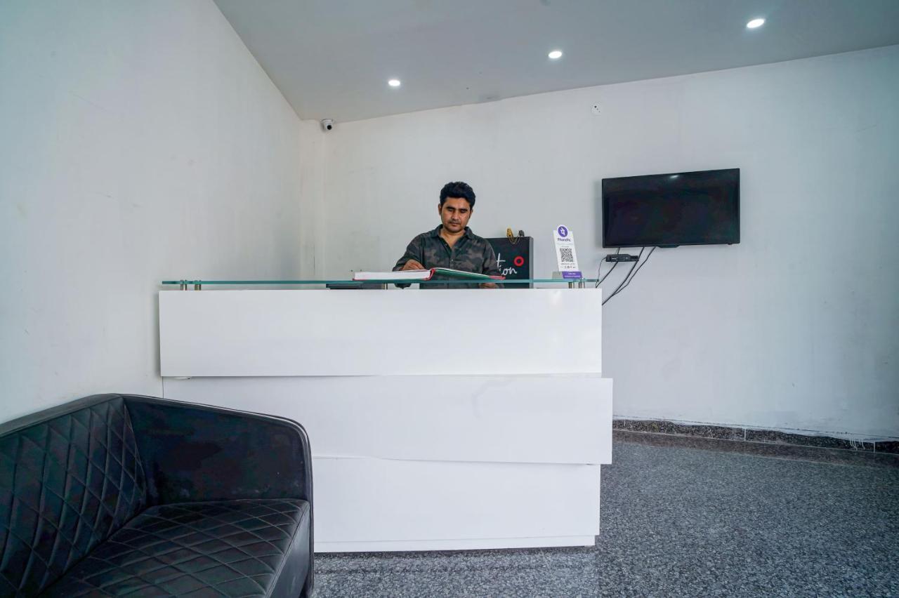 Red Snapper Couple Friendly At West Delhi Hotel 3*