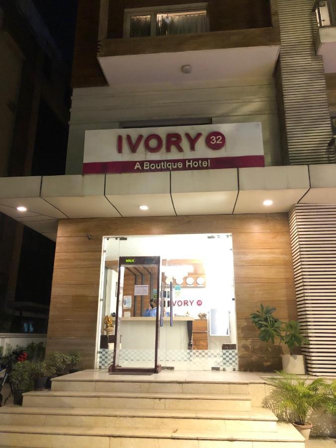Ivory 32 3*