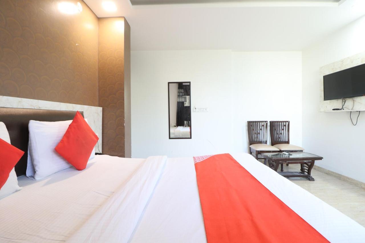Airlift At Delhi Airport Hotel 3*