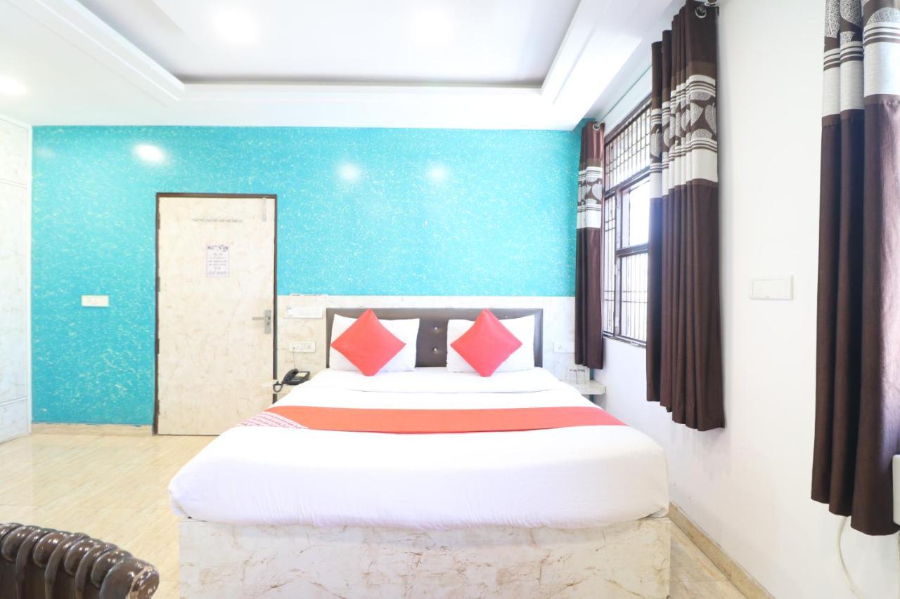 Airlift At Delhi Airport Hotel 3*