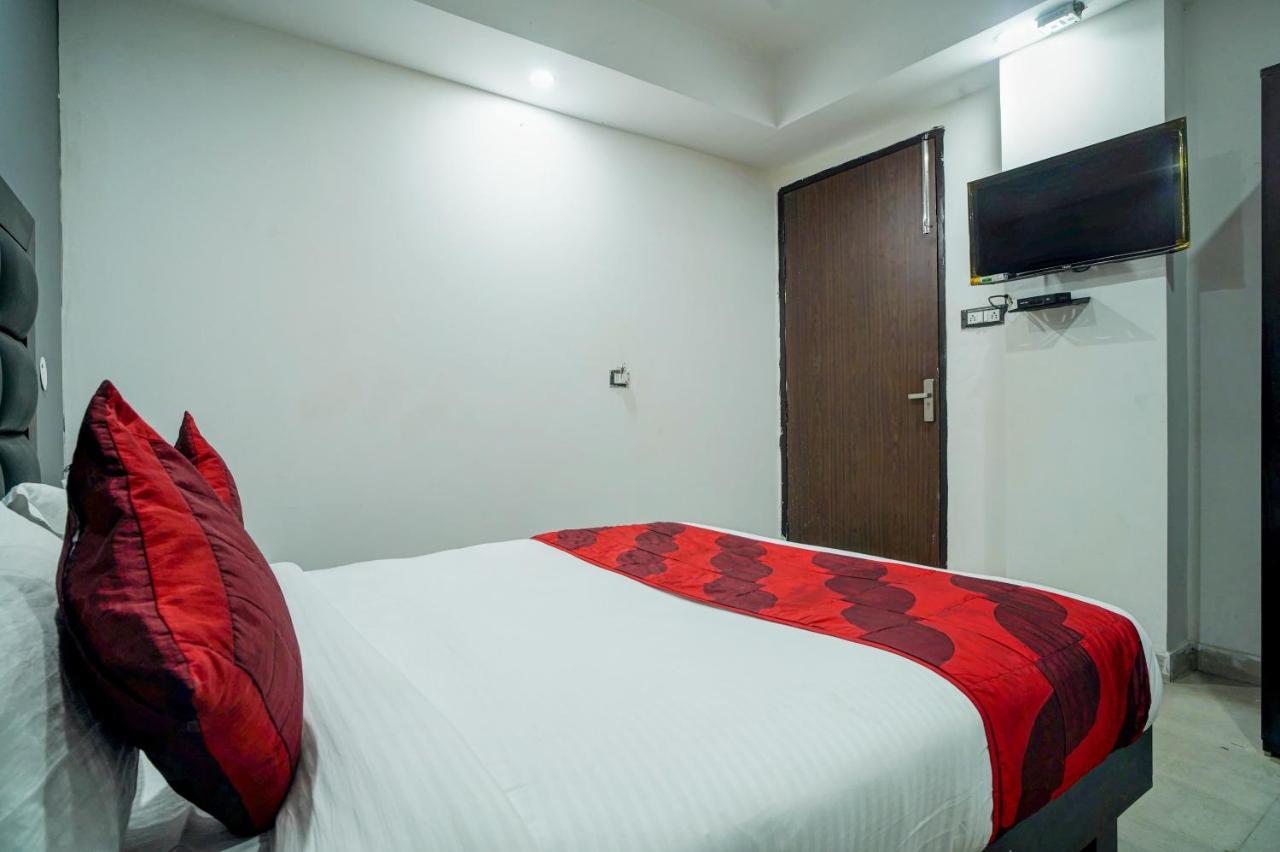 Hotel Red Snapper Couple Friendly At West Delhi 3*