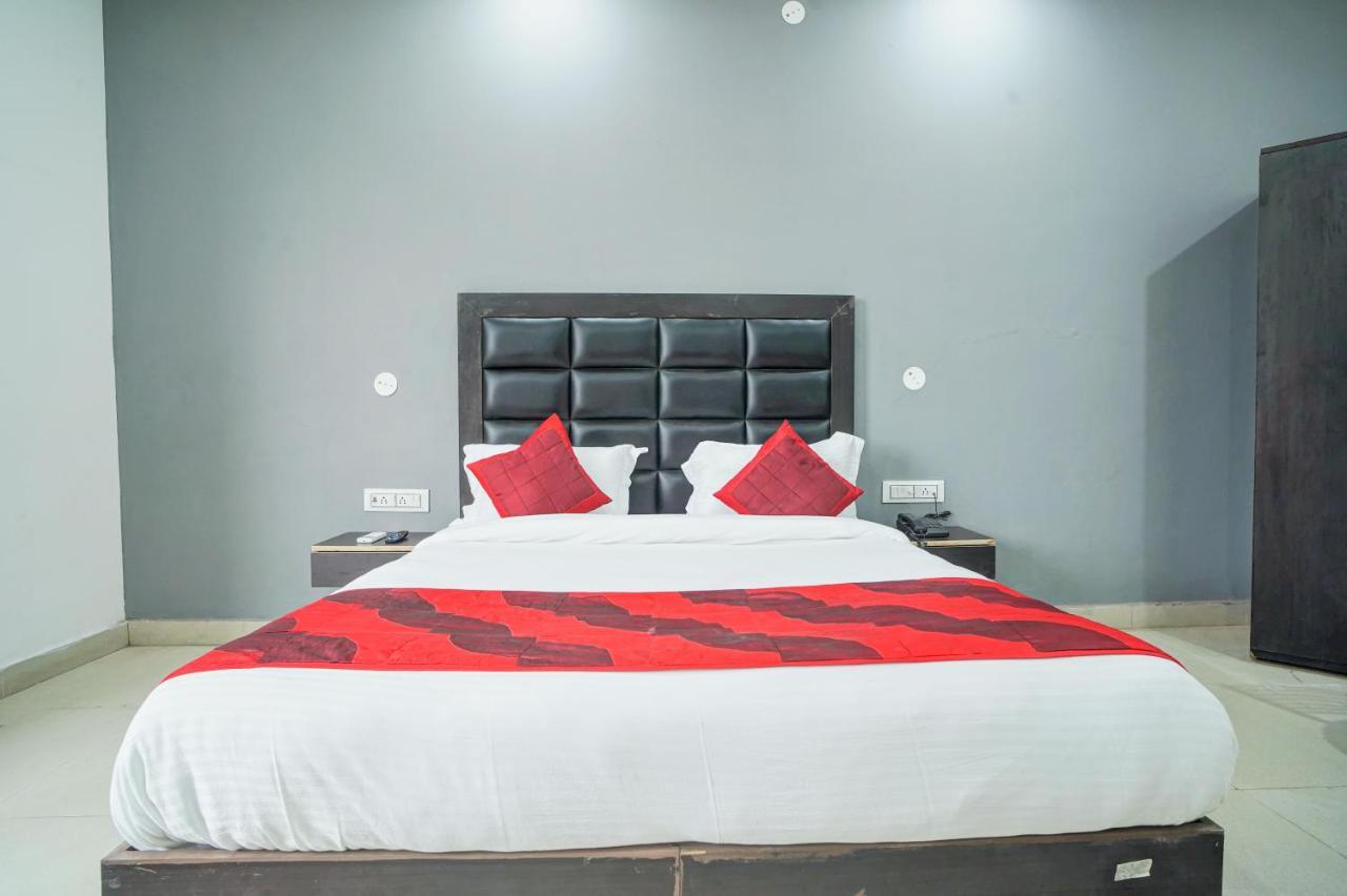 Hotel Red Snapper Couple Friendly At West Delhi