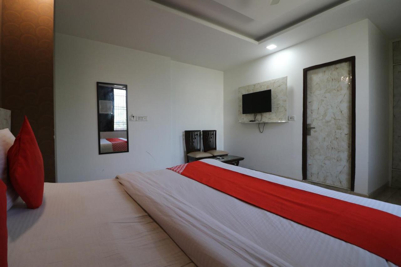 Hotel Airlift At Delhi Airport 3*