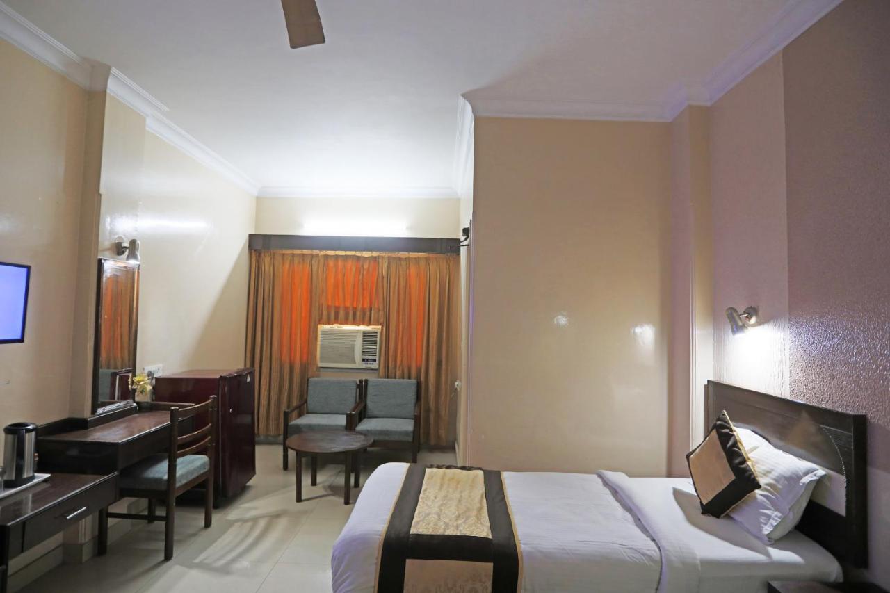 Hotel The Tourist - 1 Min From Railway Station 3*