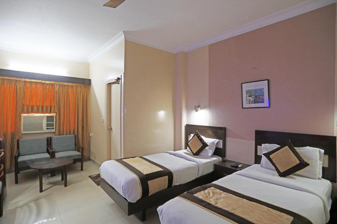Hotel The Tourist - 1 Min From Railway Station 3*