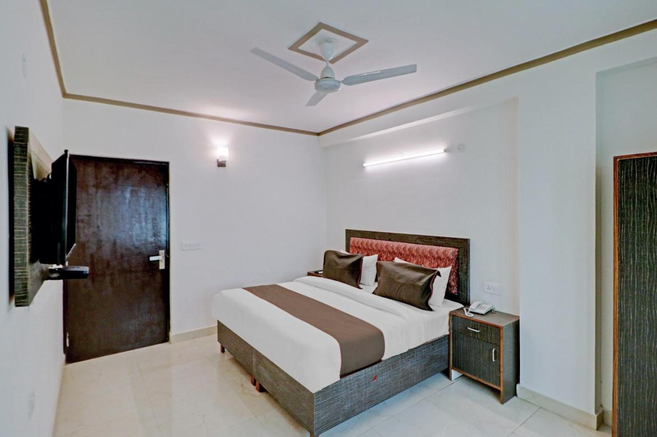 Hotel Collection O 81326 Dolphin